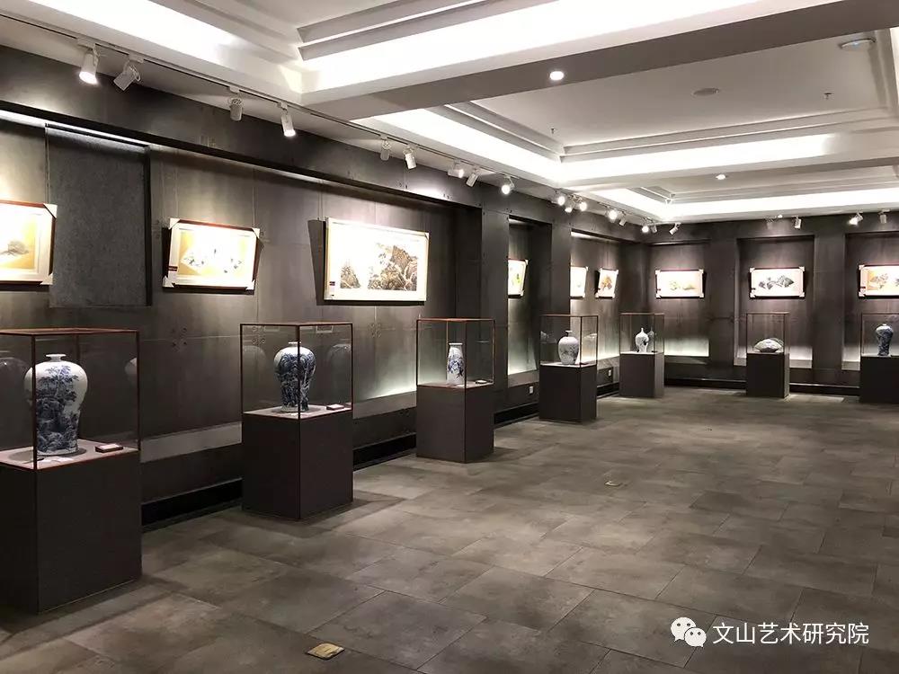 寄筆墨以情，攬江山入懷——記崔勇強陶瓷、國畫作品展